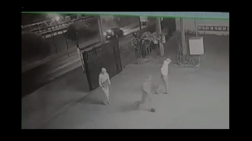 Filtran video del momento exacto donde dueño de restorán chino dispara a asaltantes