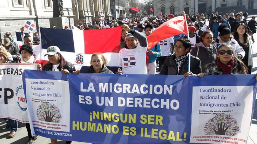 Inmigrantes marcharon hasta La Moneda exigiendo igualdad laboral  y fin a la discriminación