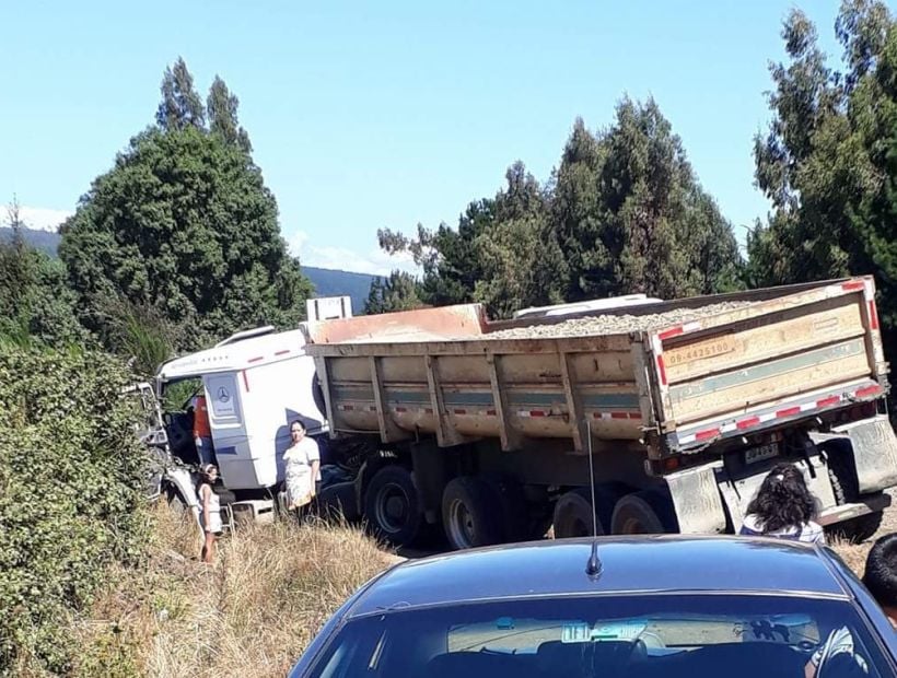 Tres Lesionados Dejó El Choque Entre Un Camión Y Un Auto En Cañete 0972