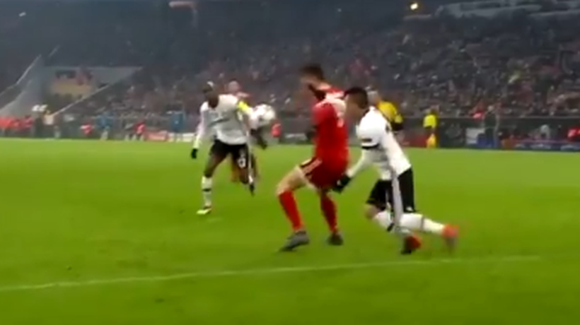 [VIDEO] Medel trancó con la cabeza y Lewandowski se llevó amarilla