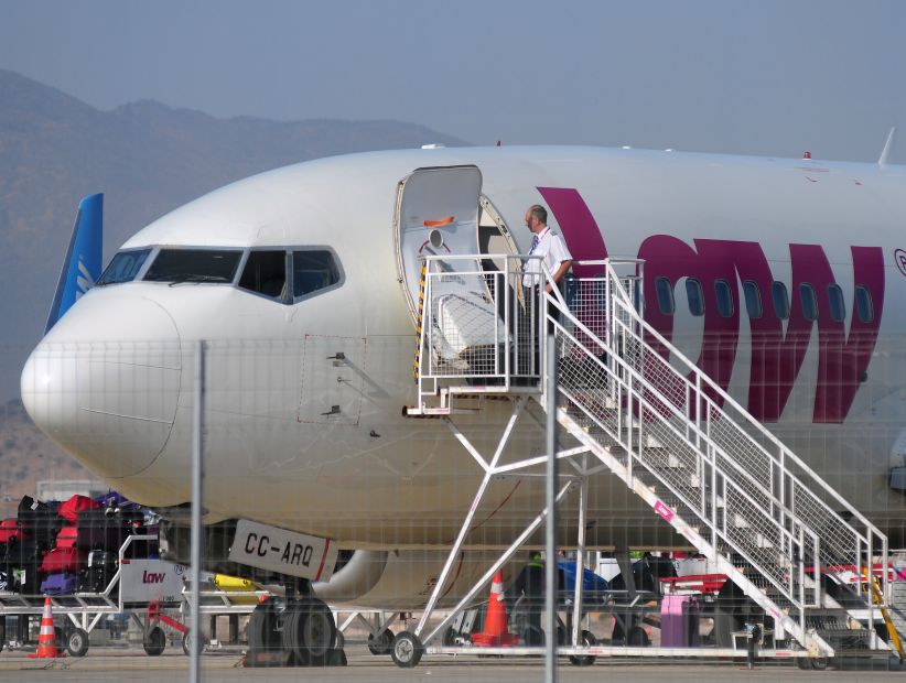 Perú abre procesos para sancionar a aerolínea LAW por cancelar vuelos