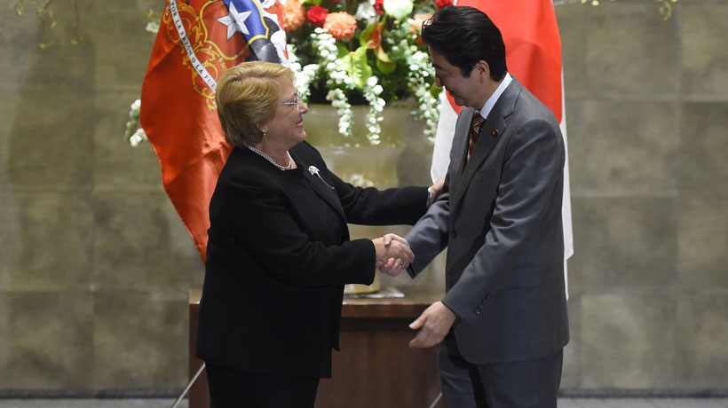 Bachelet abordó situación de Corea del Norte con el primer ministro japonés