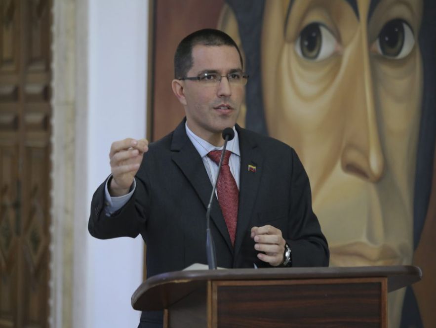El canciller venezolano acusó a Heraldo Muñoz de burlarse del diálogo