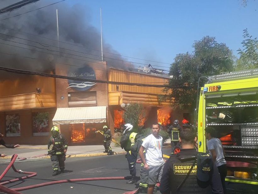 Incendio consumió un restaurant en Providencia