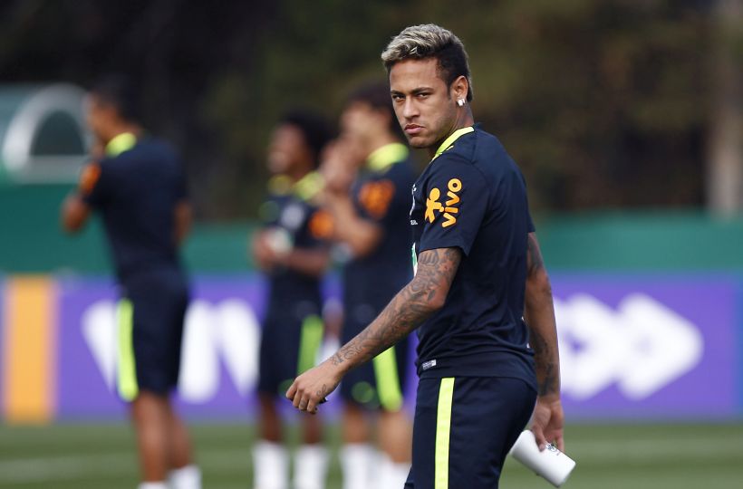 En Brasil afirman que Neymar pasará por el quirófano y estará dos meses de baja