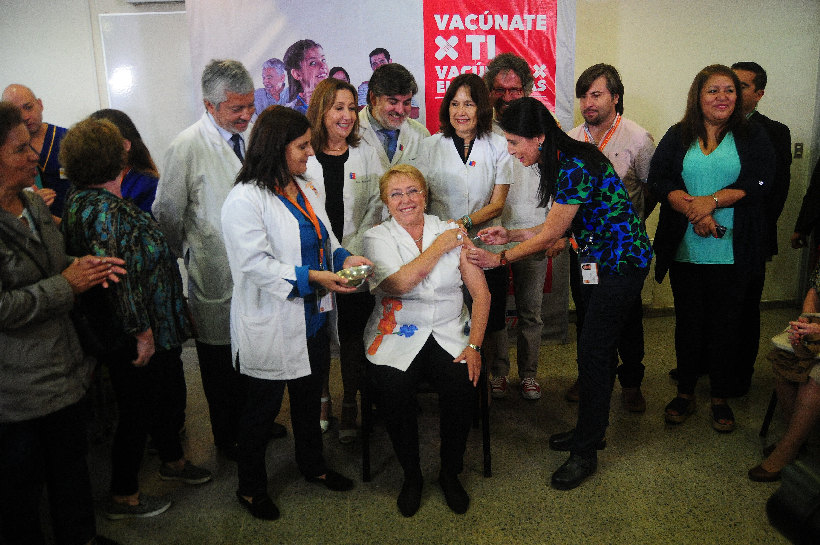 Bachelet llamó a vacunarse contra la influenza con confianza