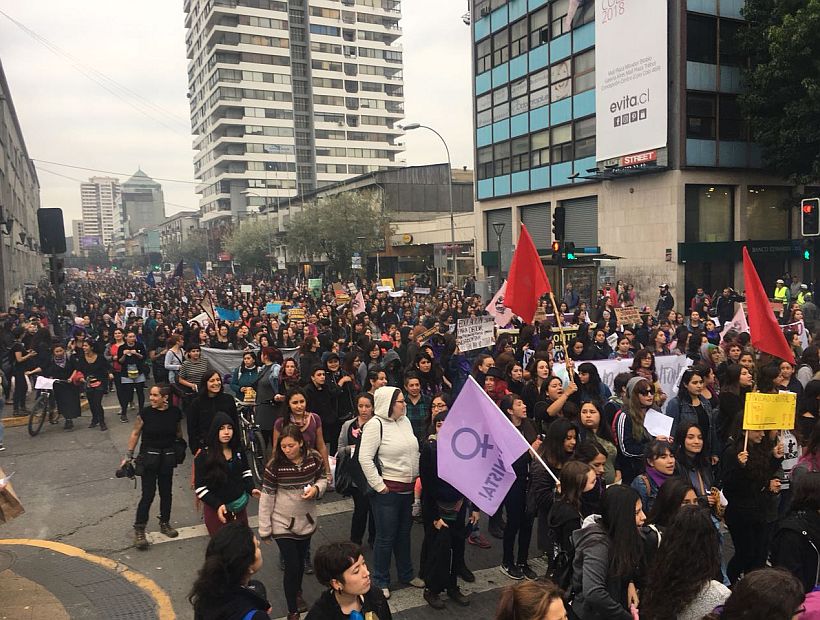 Miles de personas marcharon por el Día Internacional de la Mujer en ...