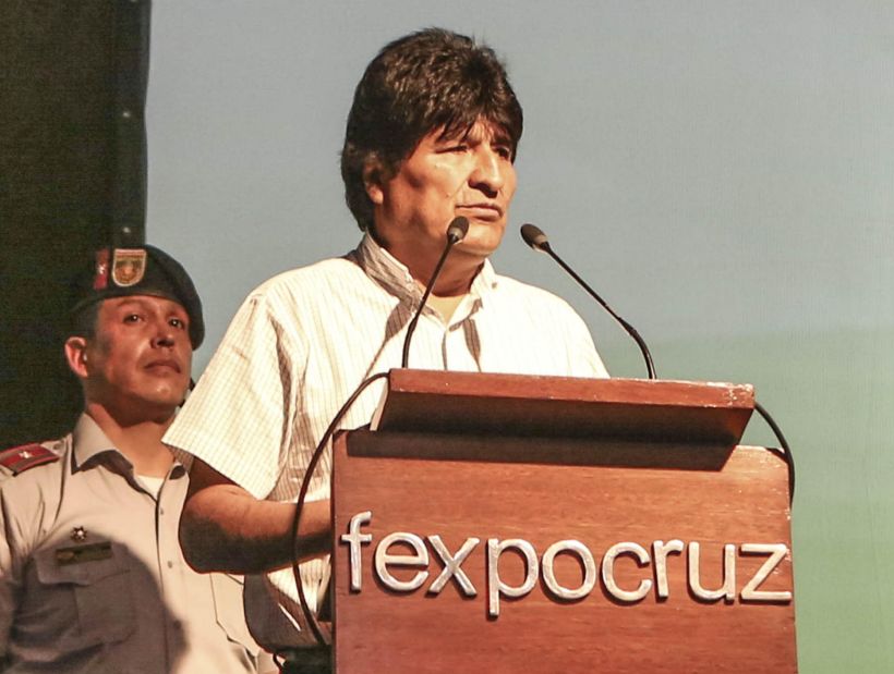 Evo Morales vendrá a Chile tras despliegue de la bandera por la causa marítima