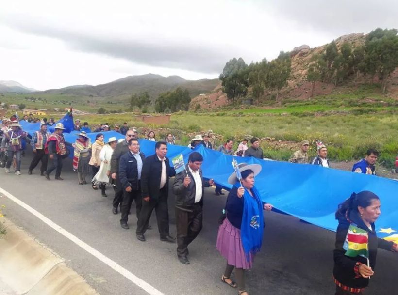 Bolivia despliega una bandera de 200 kilómetros para apoyar la demanda marítima