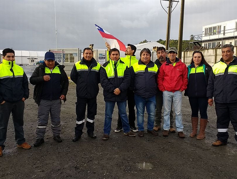 Trabajadores del puerto Oxxean de Puerto Montt comenzaron huelga indefinida Trabajadores del puerto Oxxean de Puerto Montt comenzaron huelga indefinida
