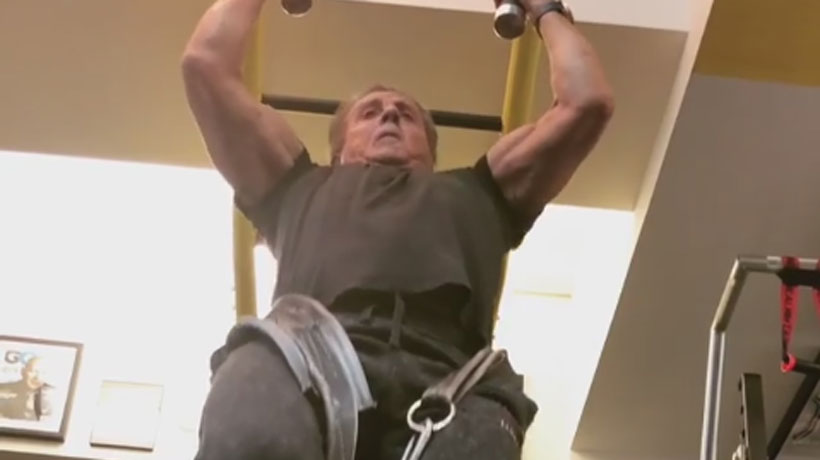 [VIDEO] Stallone sorprende en redes con un duro entrenamiento a sus 71 años