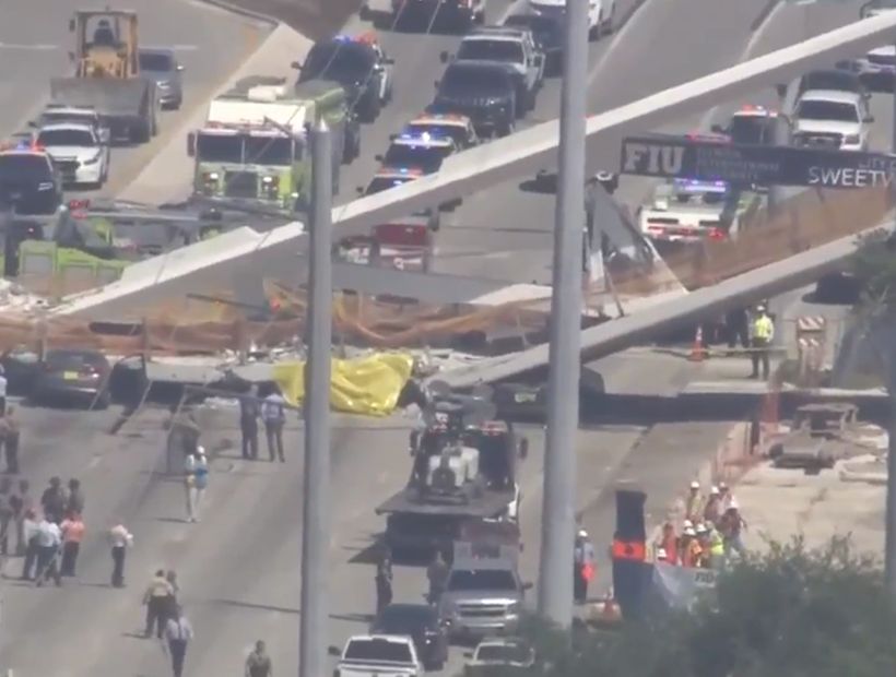 Varios muertos al derrumbarse puente para peatones sobre carretera de Miami