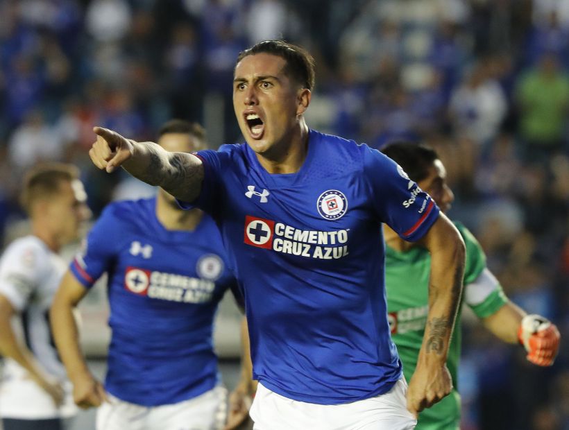 Empate de chilenos en México: Roco y Casitllo marcan en el 1-1 entre el Cruz Azul y los Pumas