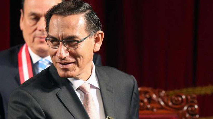 Martín Vizcarra juró como nuevo presidente de Perú