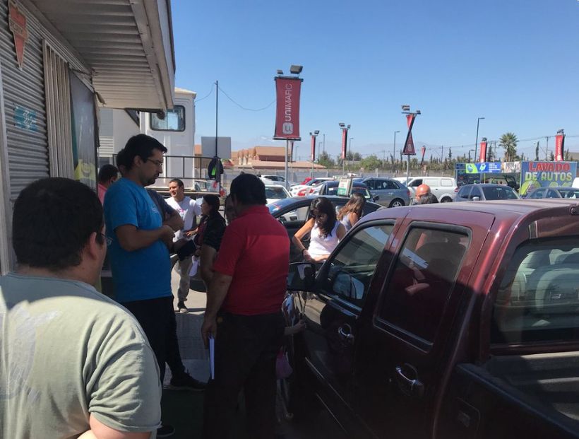 Error en bencinera de Maipú afecta a más de 100 autos y a empresas