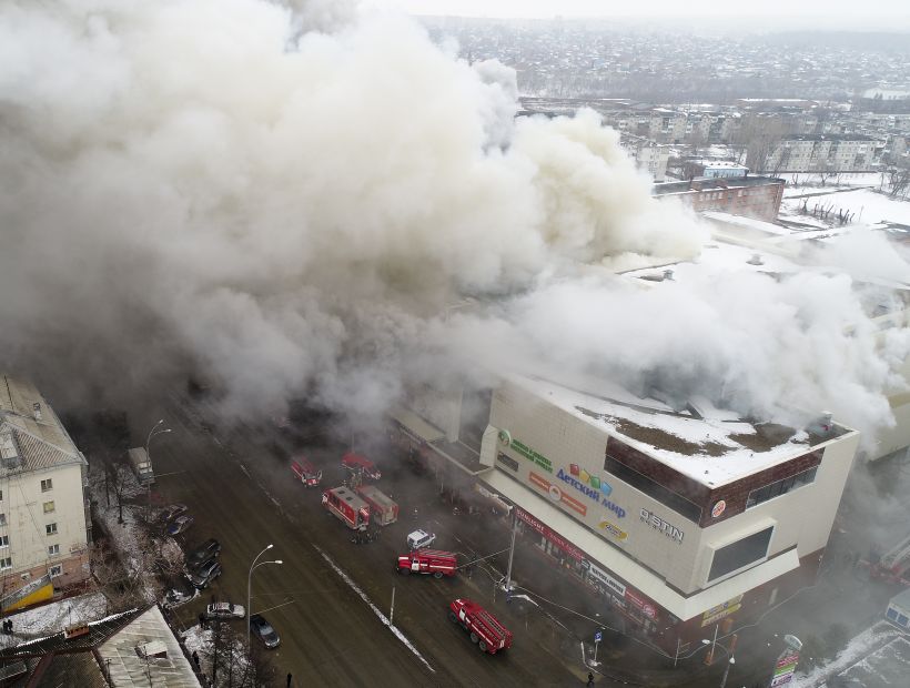 37 muertos confirmados en incendio de centro comercial en Siberia