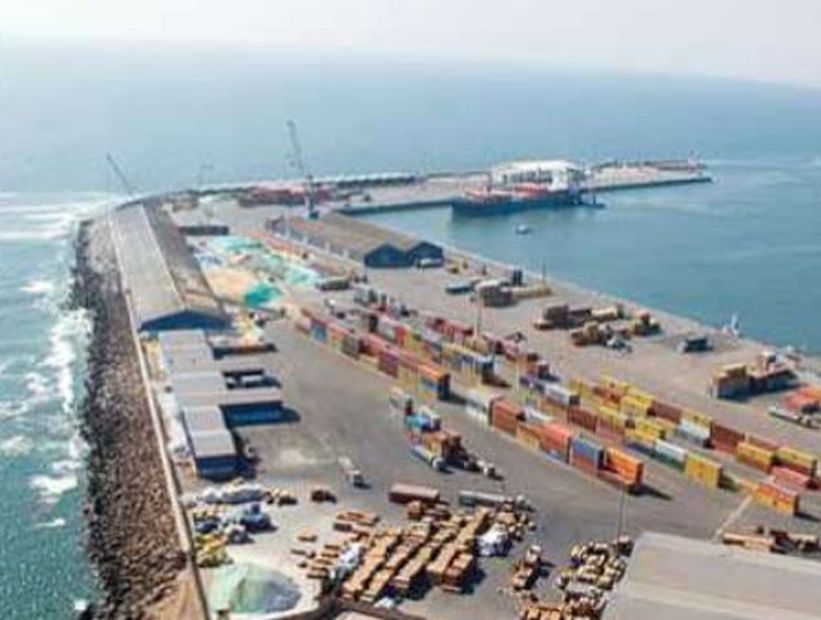 Bolivia anuncia importación por un puerto peruano mientras pugna con Chile