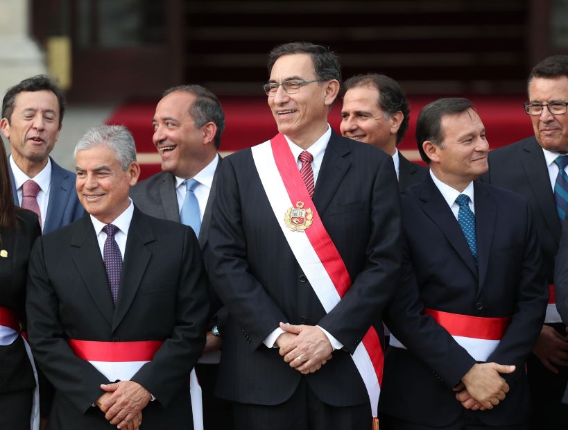 Nuevo presidente de Perú tomó juramento a su primer gabinete de ministros