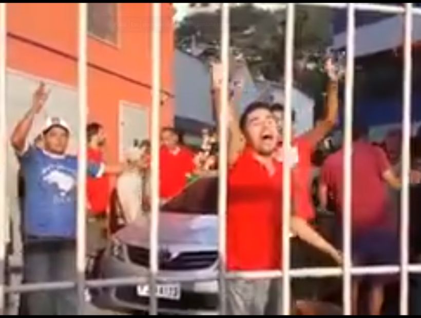 [VIDEO] Simpatizantes de Lula no le dejan salir para entregarse a la policia
