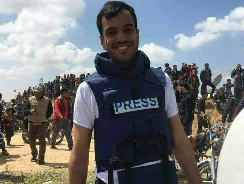 Realizan los funerales de reportero asesinado cuando cubría protestas en Gaza