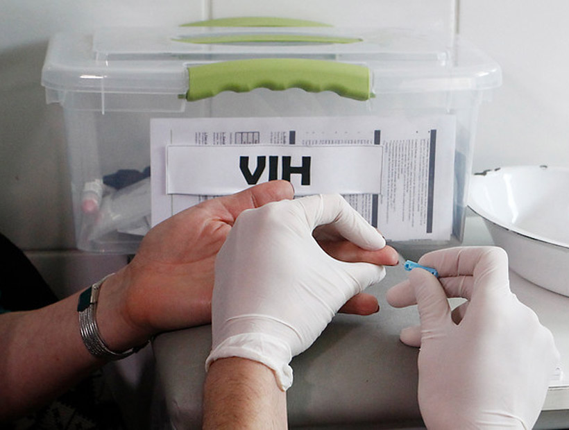 Alertaron sobre explosivo aumento de VIH Sida en Chile: casos aumentaron 96% en siete años