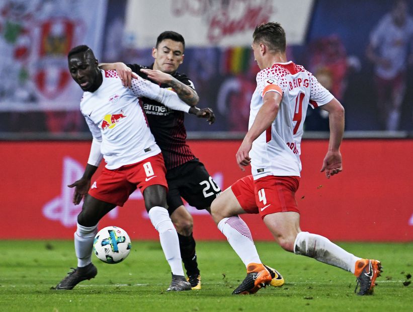 Bundesliga: Charles Aránguiz fue pieza importante en goleada del Leverkusen