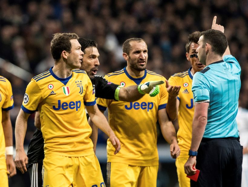 Buffon explotó contra el árbitro: 