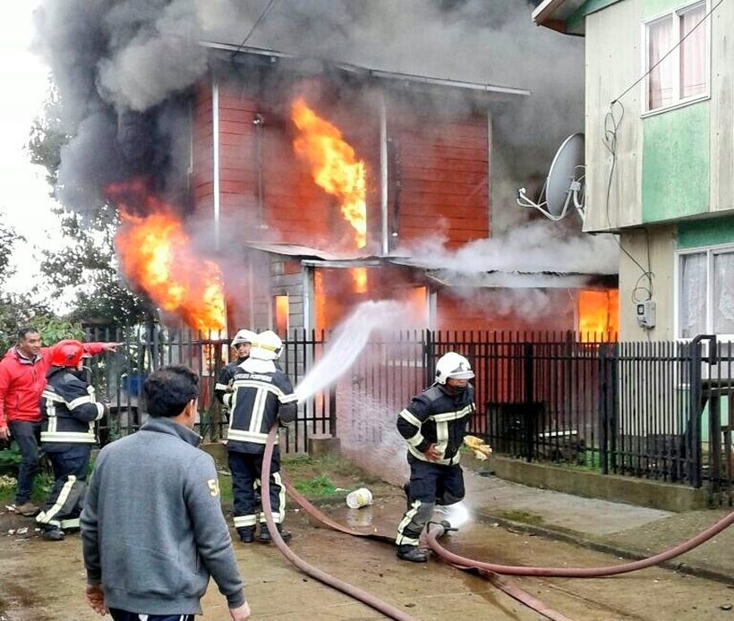 Las llamas afectaron a dos casas (Gentileza: Cruce Informativo)