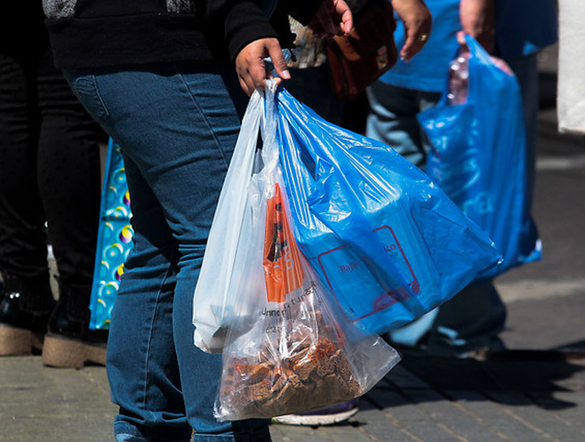 Gobierno prohibirá las bolsas plásticas en todo el país