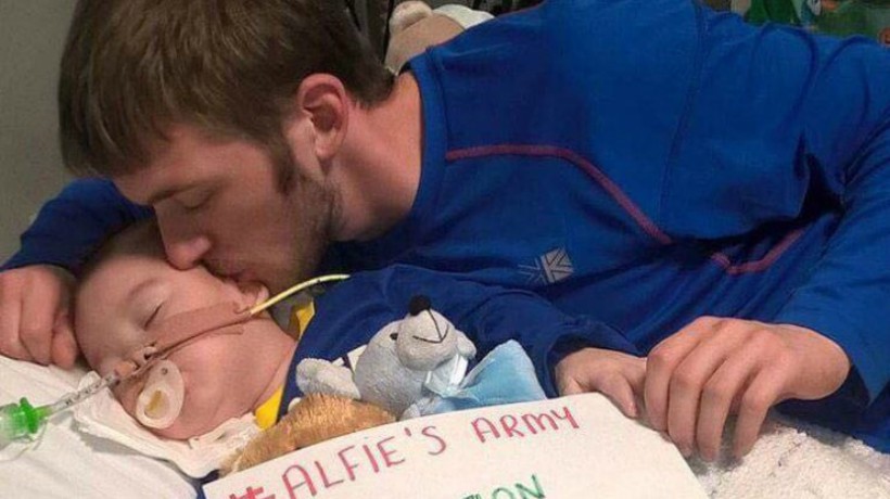 Murió el bebé británico Alfie Evans tras ser desconectado de máquinas en hospital