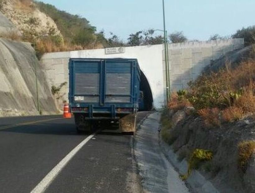 Encuentran nueve hombres muertos dentro de camioneta abandonada en México