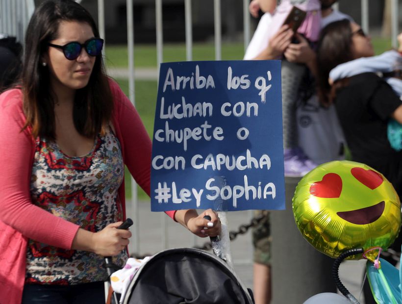 Cientos de personas se manifestaron en Santiago contra abusos sexuales a menores