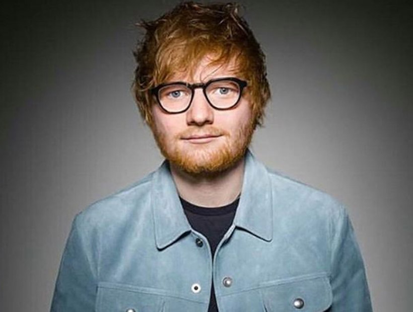 Ed Sheeran celebró un año sin fumar