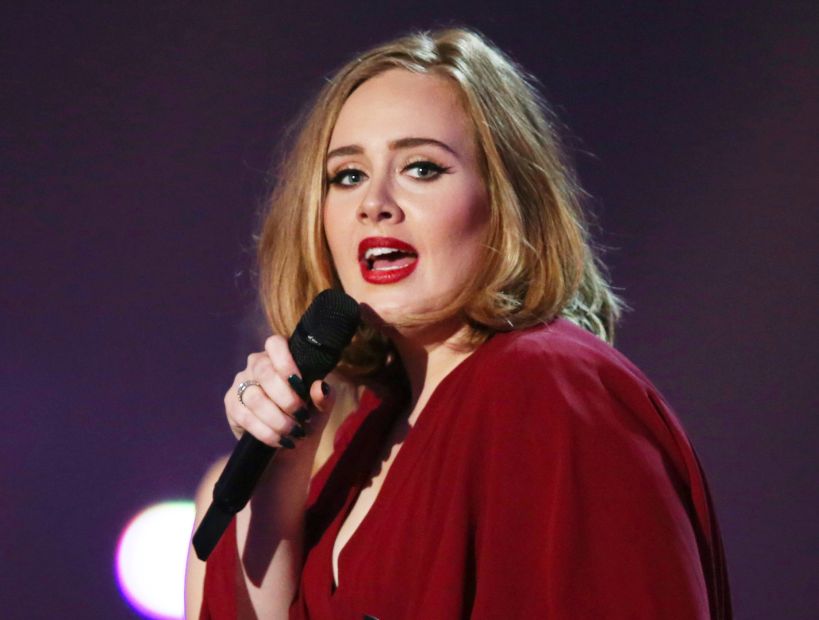 Adele celebró sus 30 años con fiesta temática de Titanic
