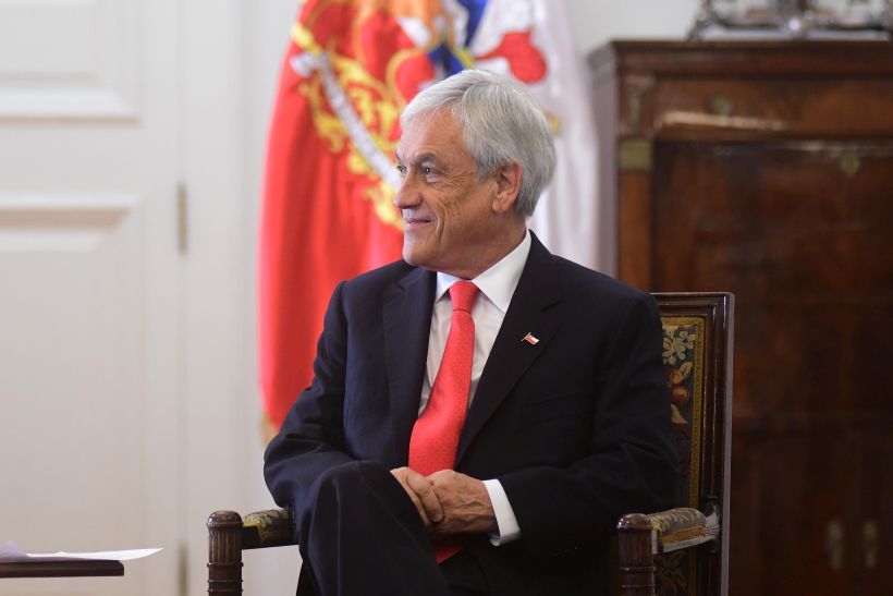 Piñera suspendió gira por Europa por 