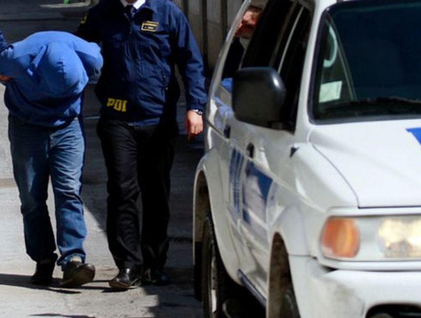 Detienen a hombre que amenazó a fiscal en su propio departamento en Santiago