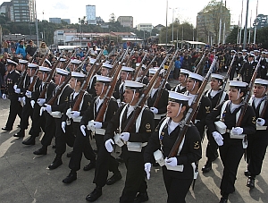 La Armada celebr su aniversario con tedeum desfile y simulacro