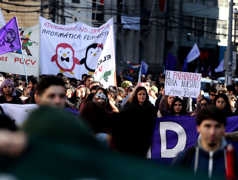 Convocan a nueva marcha feminista contra las políticas de género de Piñera