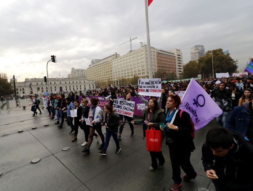 Confech criticó demora en autorización para marcha feminista en la Alameda