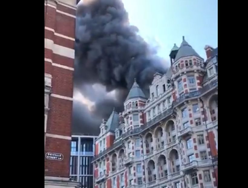 [VIDEOS] Combaten incendio en un hotel de lujo en centro de Londres