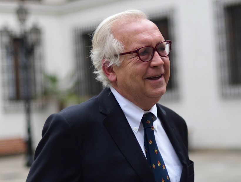 Burgos dejó la defensa del ministro Santelices por la acusación
