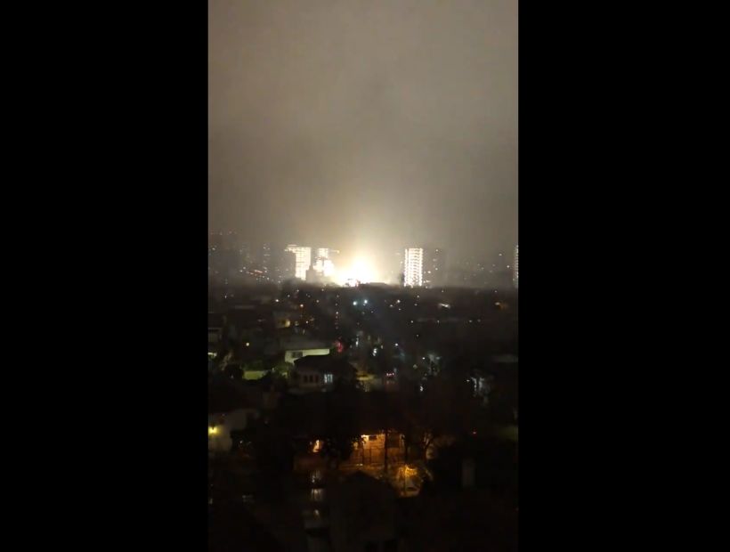 [VIDEO] Amplia zona de Ñuñoa sin luz tras explosión de un transformador eléctrico