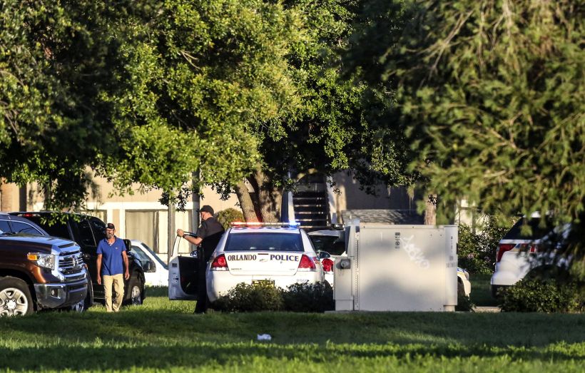 Hombre atrincherado con cuatro niños en Orlando hirió gravemente a un policía