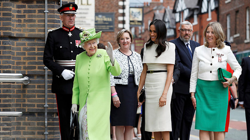 Reina Isabel II y Meghan acuden por primera vez juntas a un evento