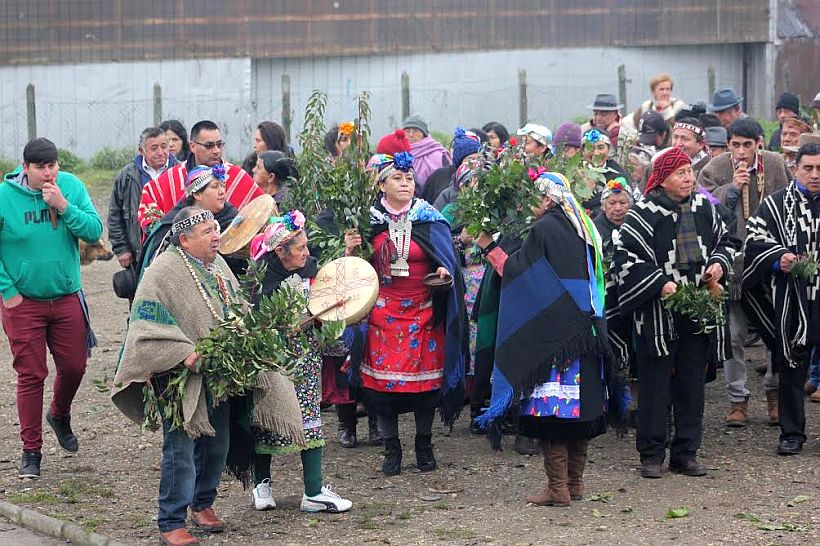 Agrupaciones mapuche conmemoraron We Tripantu en el frontis de la Universidad de Chile