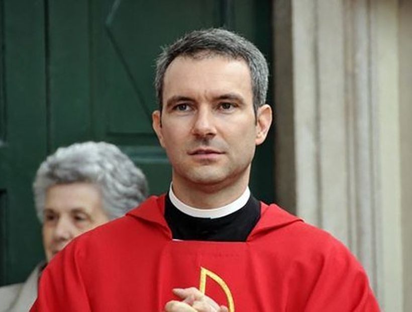 Vaticano condena a cinco años de cárcel a sacerdote por posesión de pornografía infantil