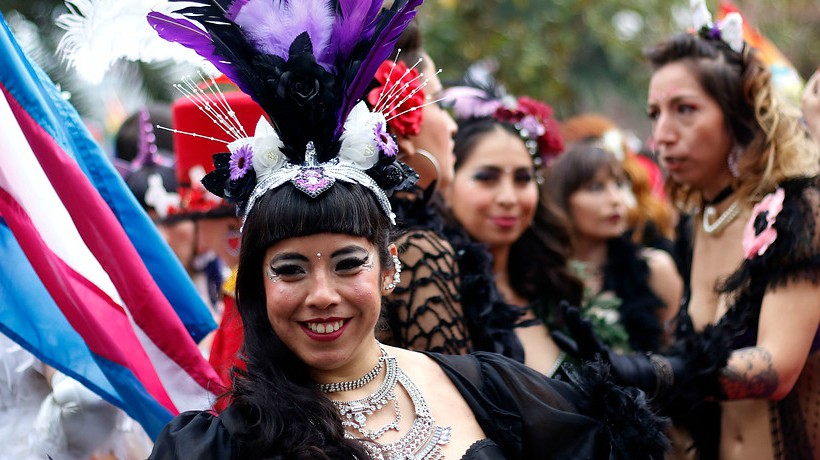 80 mil personas están protagonizando marcha del Orgullo gay en Santiago