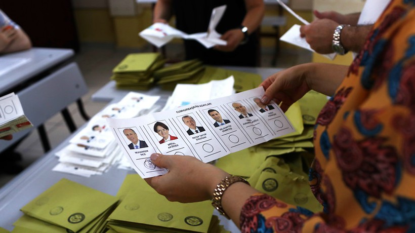 Erdogan ganó elecciones presidenciales en Turquía con 53% de apoyo al 90% del escrutinio