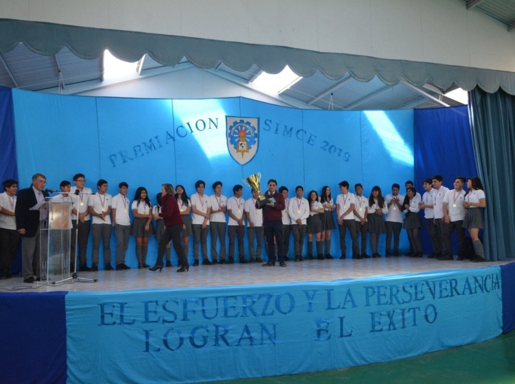 Alumnos Del Liceo B-9 De Calama Fueron Premiados Por Rendimiento En El ...