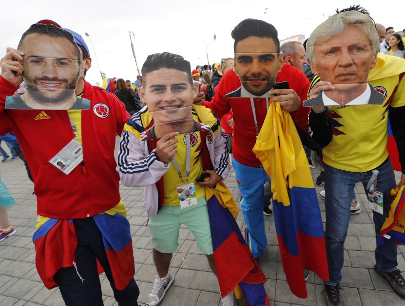 Hinchas colombianos le dedicaron un lienzo a Chile en Rusia